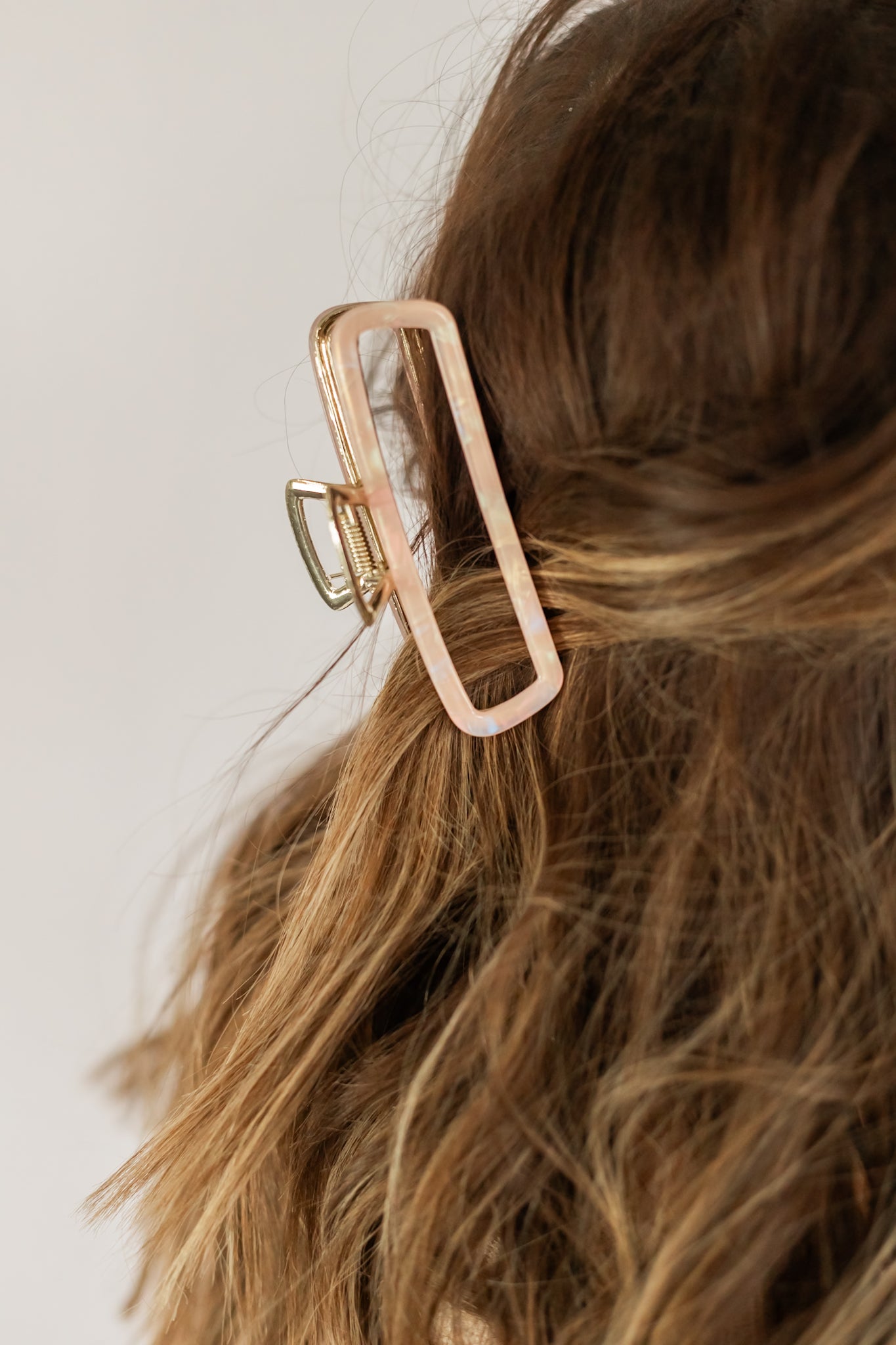 CLAW CLIP IN PINK MARBLE| LARGE