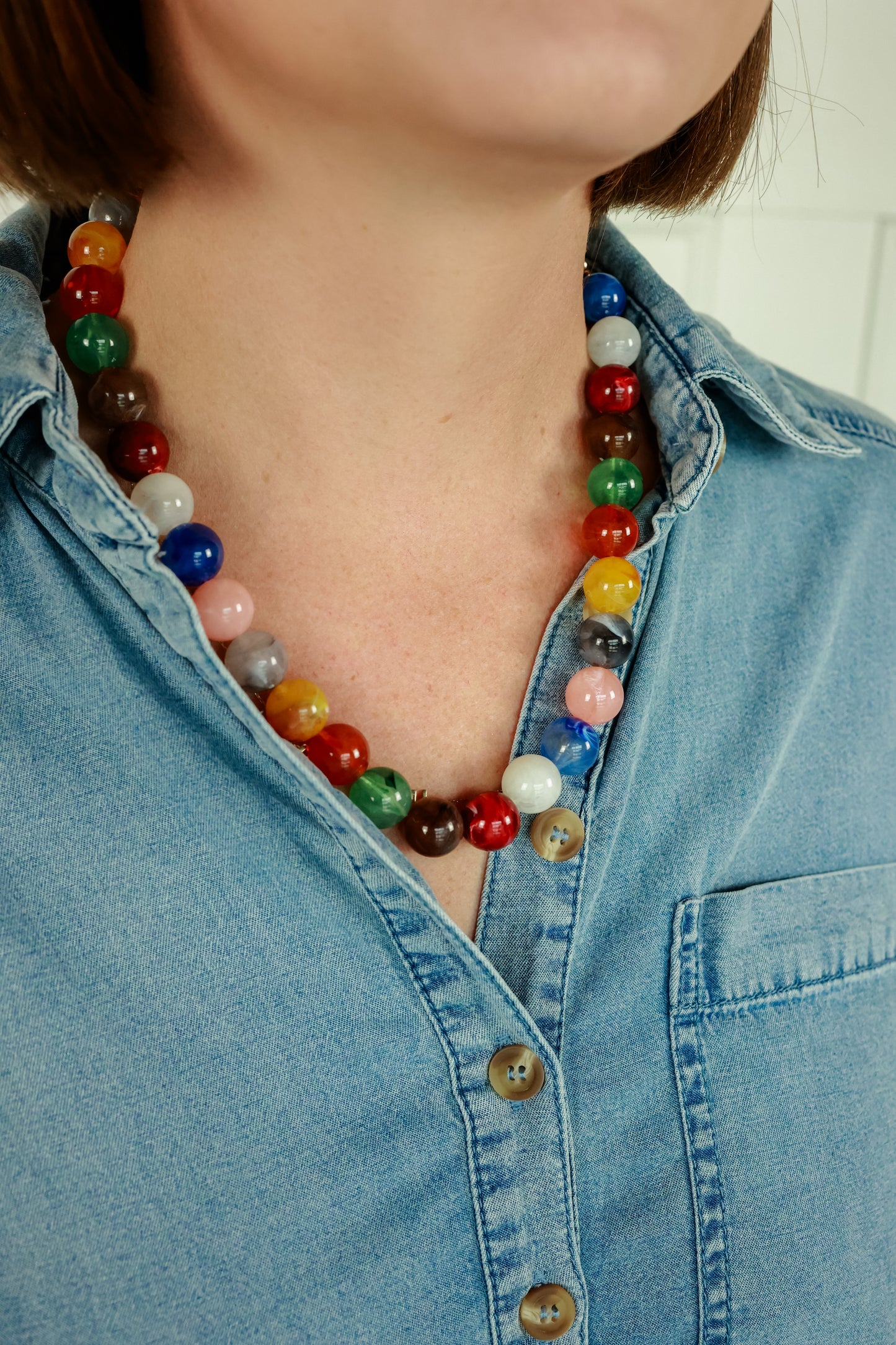 NEUTRAL TONE BEADED NECKLACE