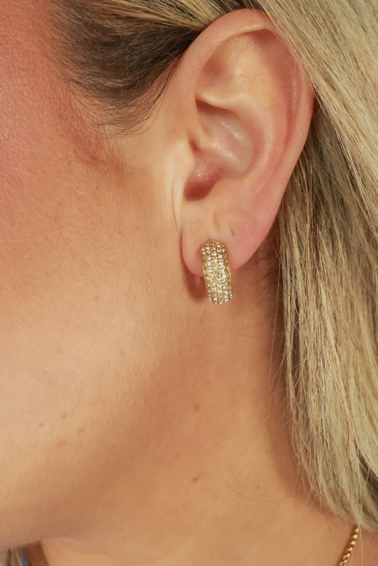 THE SOFT GLOW HUGGIES