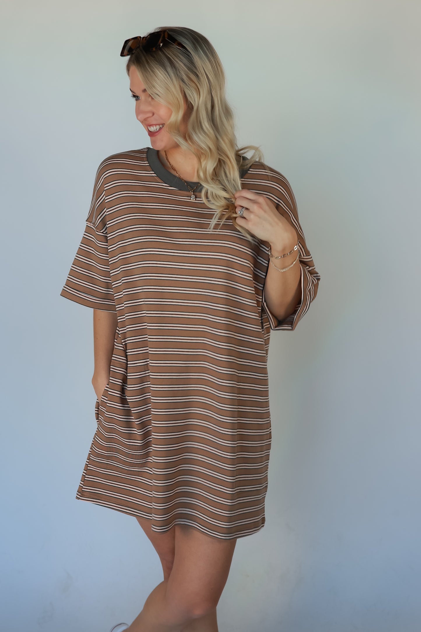 THE EASY STRIPE DRESS | BROWN