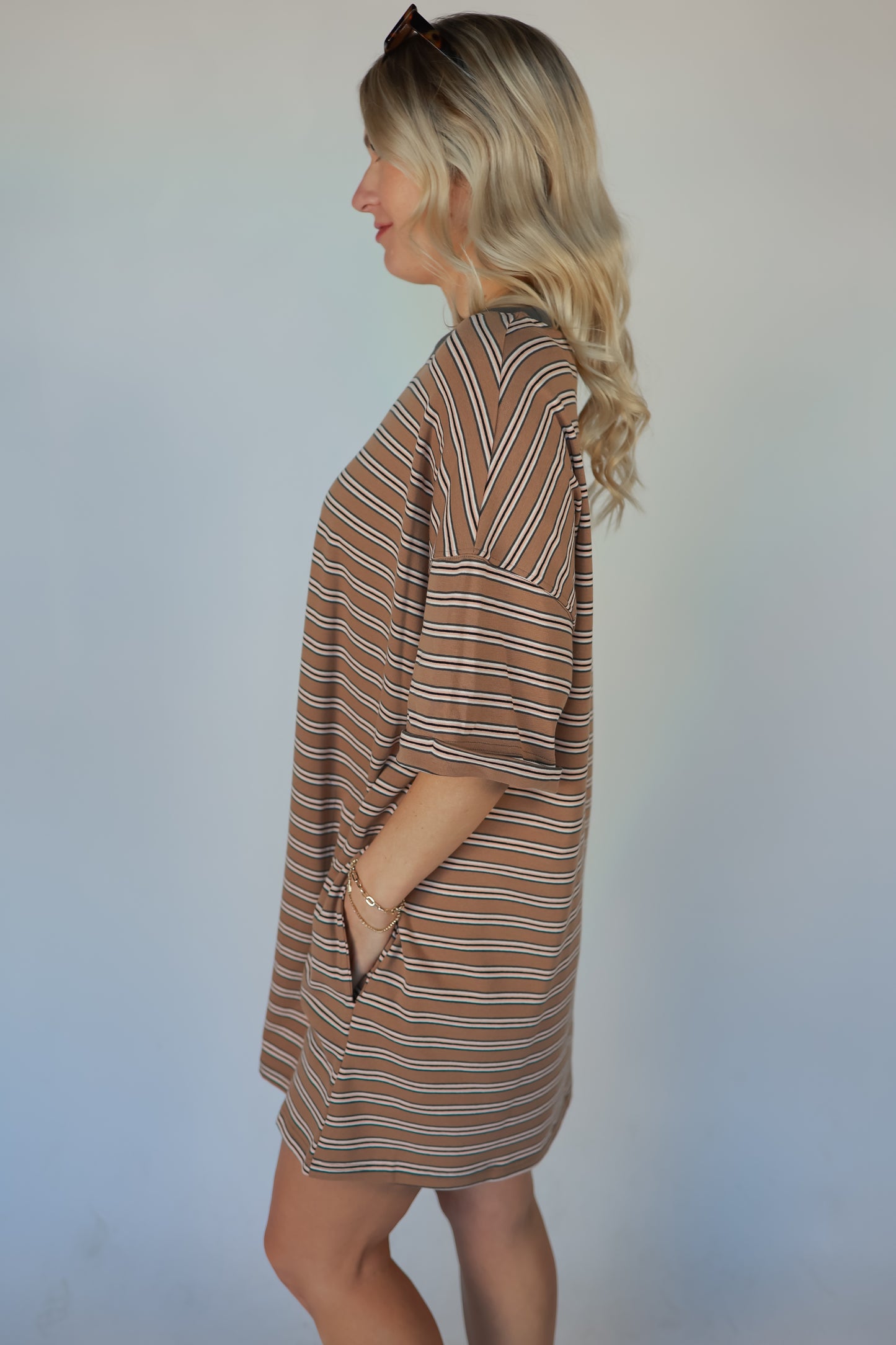 THE EASY STRIPE DRESS | BROWN