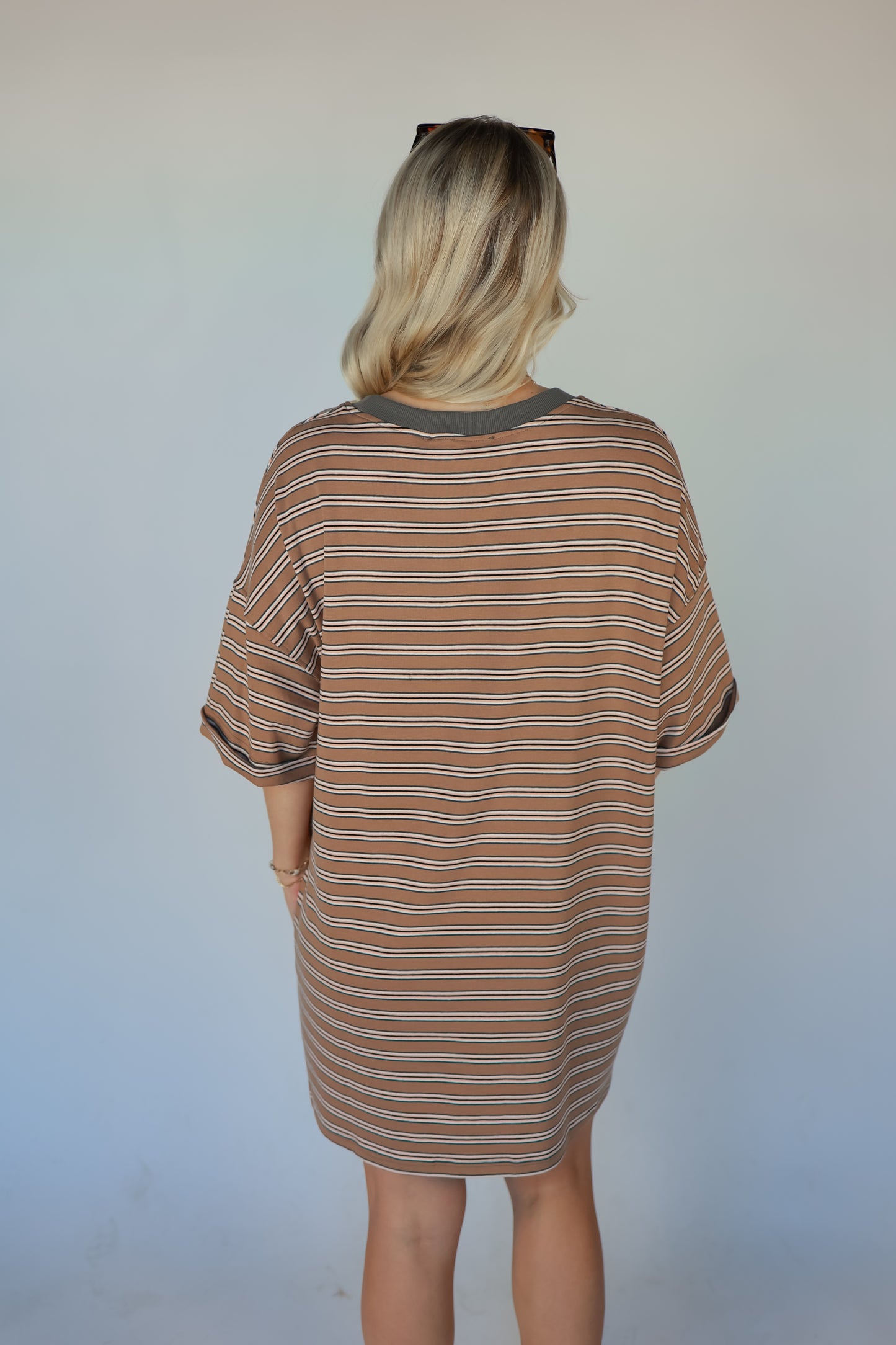 THE EASY STRIPE DRESS | BROWN