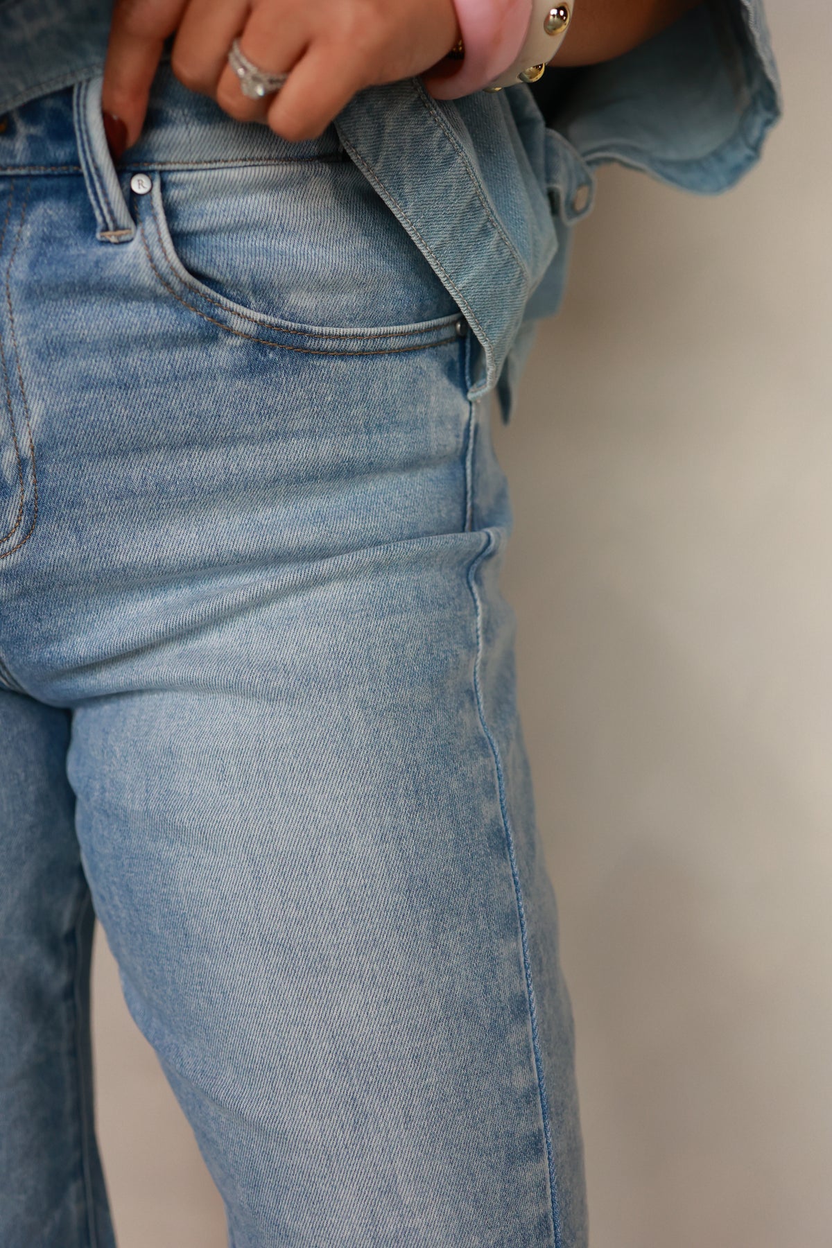 THE EVERYDAY BARREL JEANS | RISEN