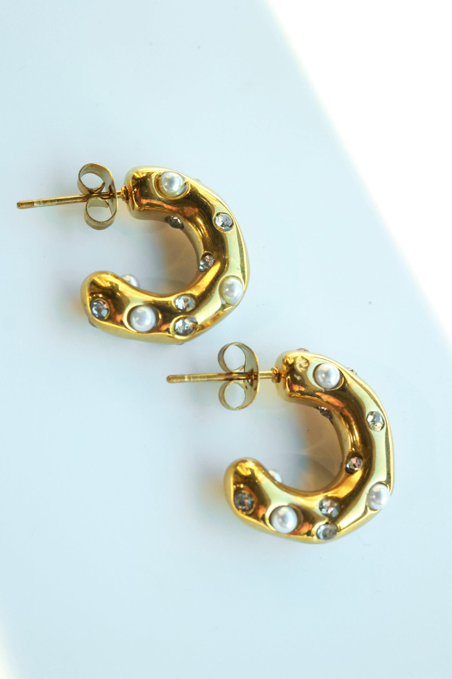 YOU'RE SO GOLDEN PEARL HOOPS