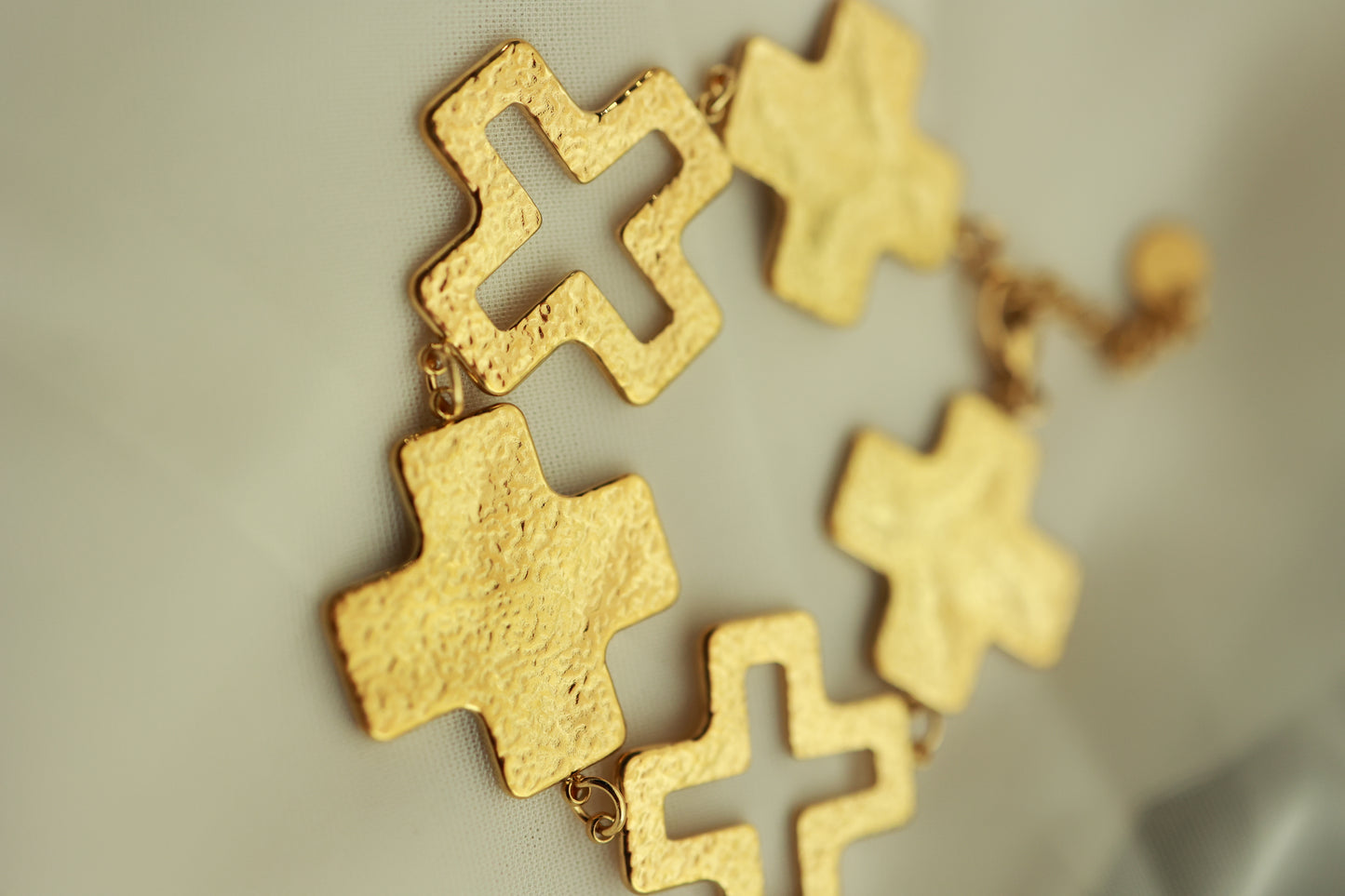 THE CROSS BRACELET