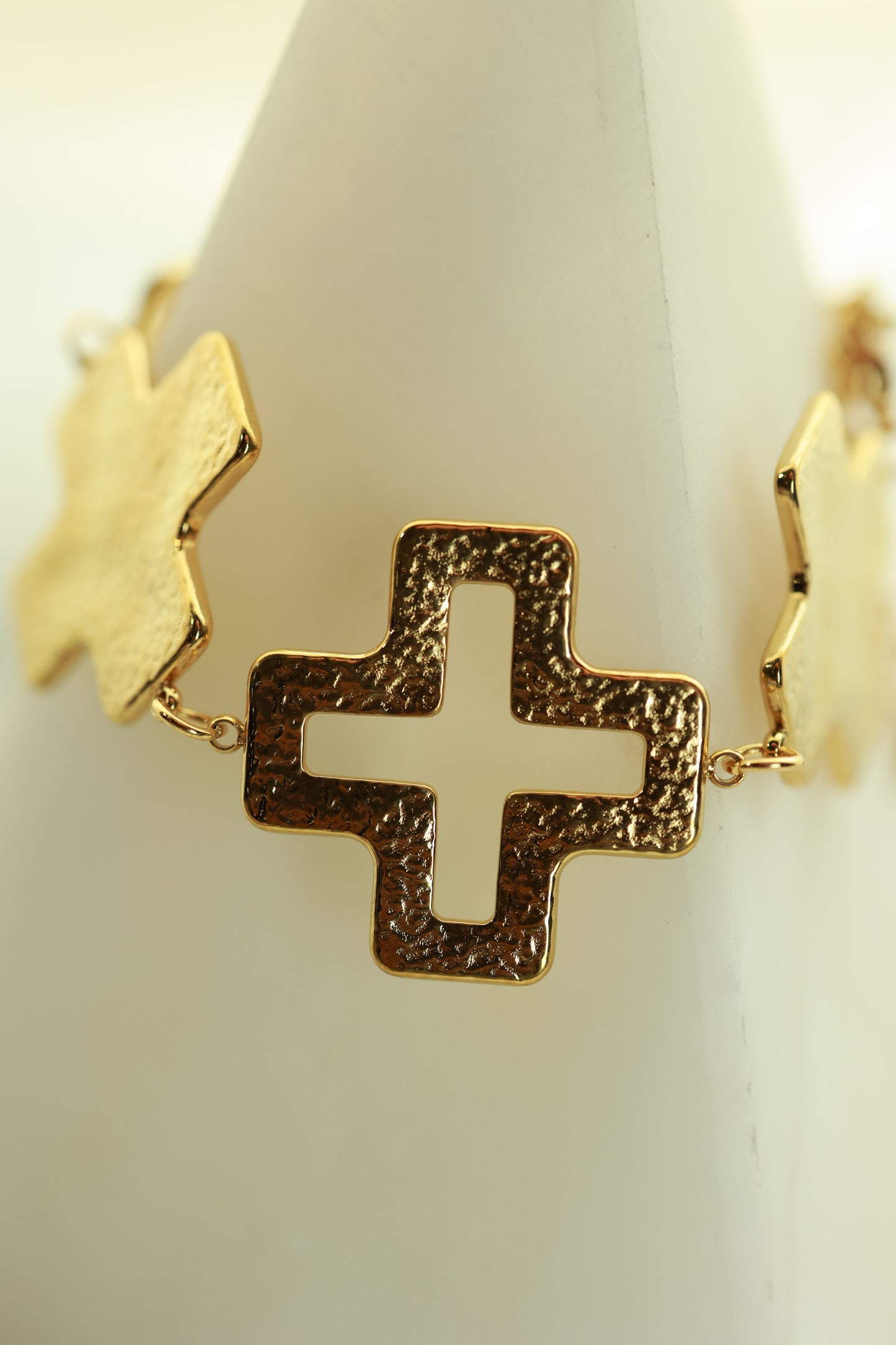 THE CROSS BRACELET