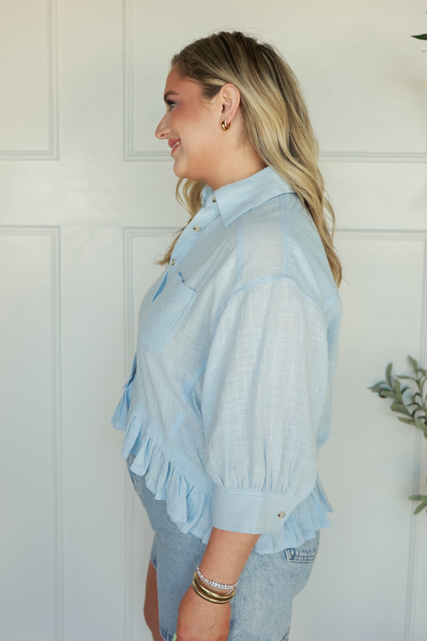 BREEZE RUFFLE HEM TOP | SKY