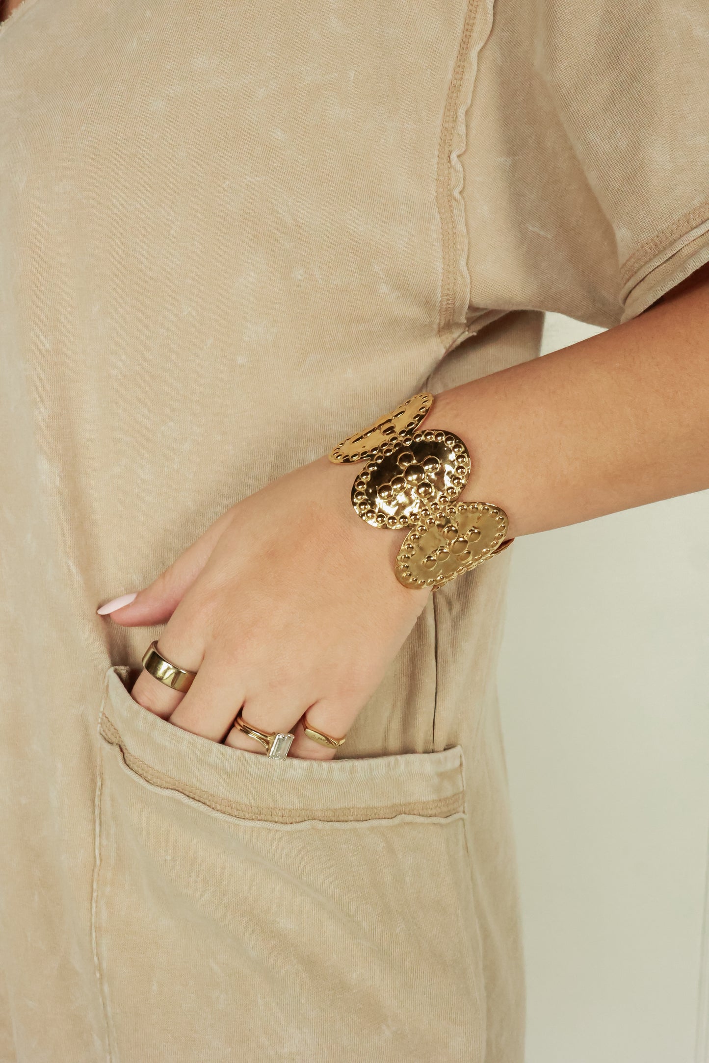 CROSS HAMMERED BANGLE