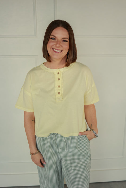 THE YELLOW TEE WITH BUTTONS