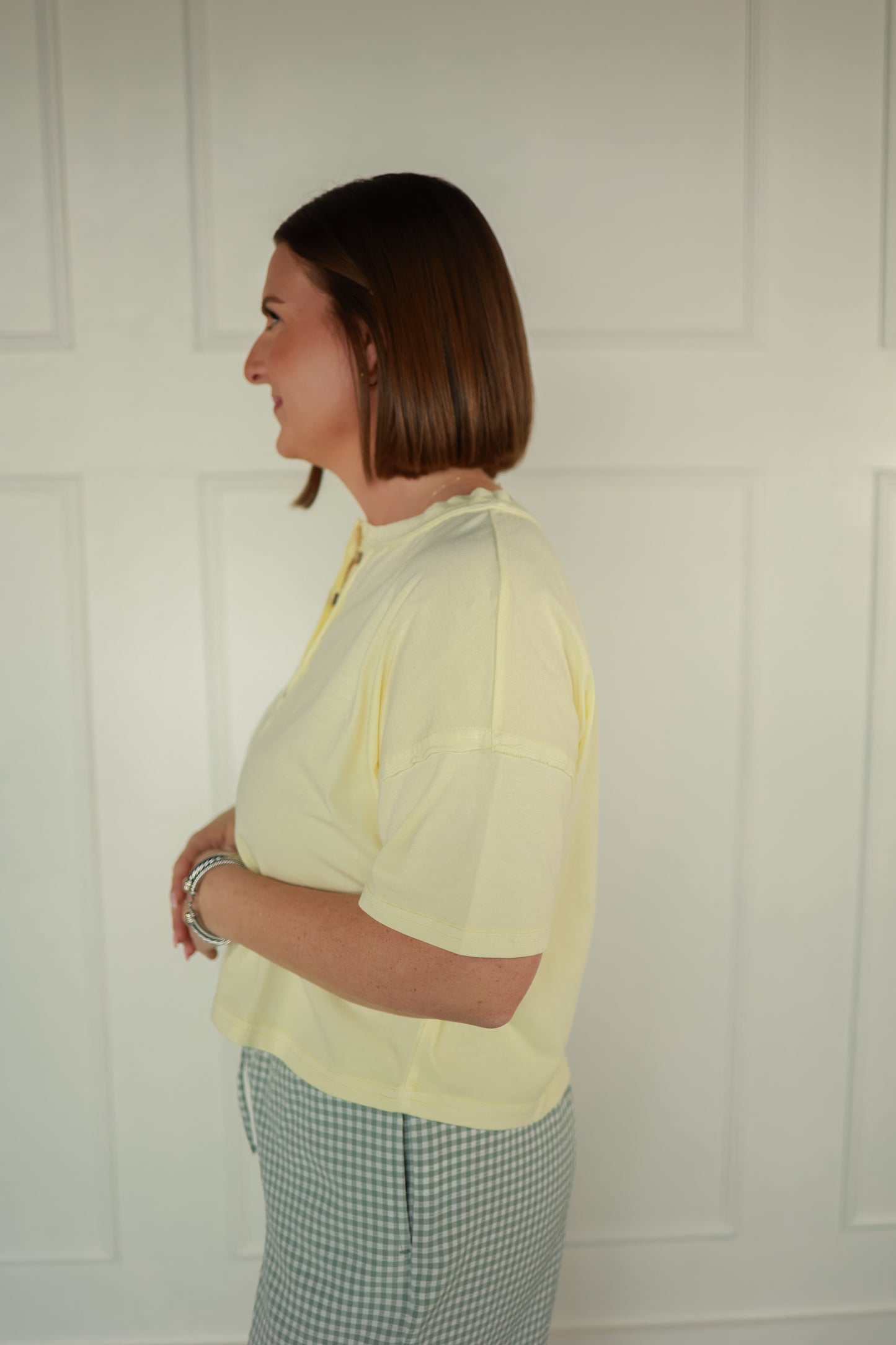 THE YELLOW TEE WITH BUTTONS