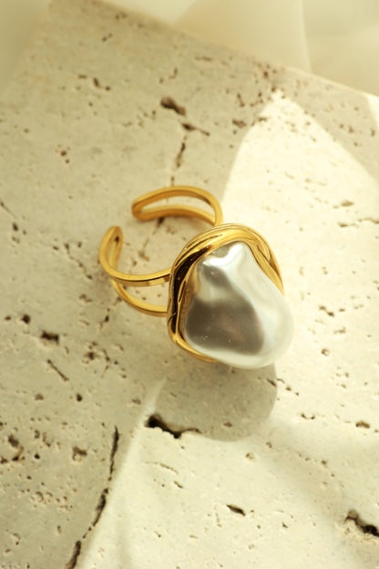 THE PEARL LUXE RING