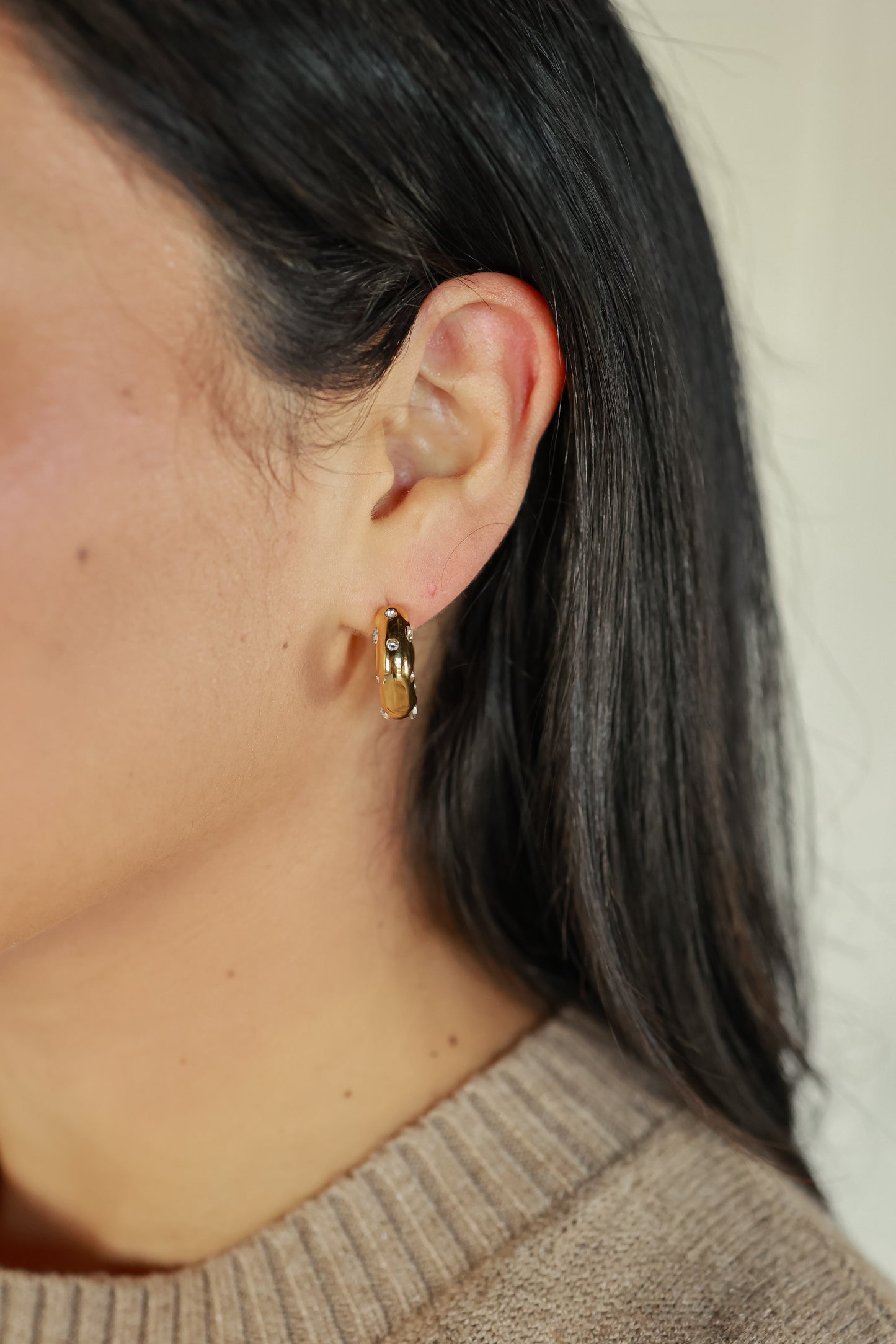 YOU'RE SO GOLDEN PEARL HOOPS