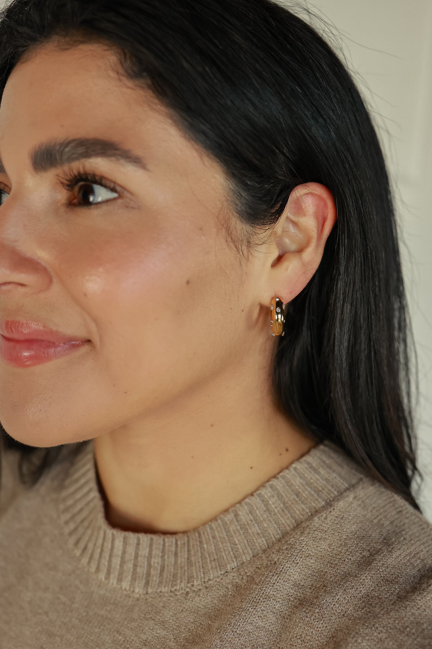 YOU'RE SO GOLDEN PEARL HOOPS