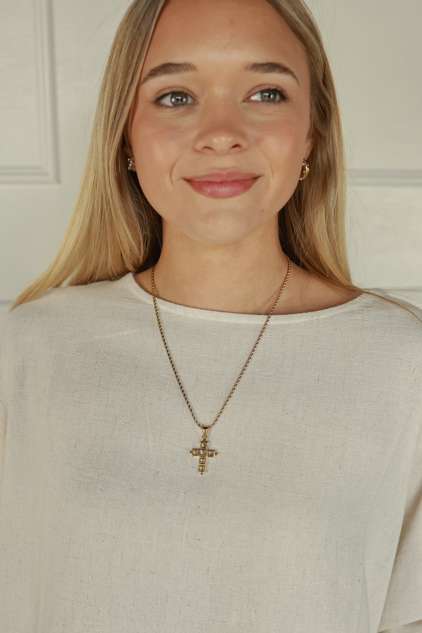 THE FAITHFUL CROSS NECKLACE
