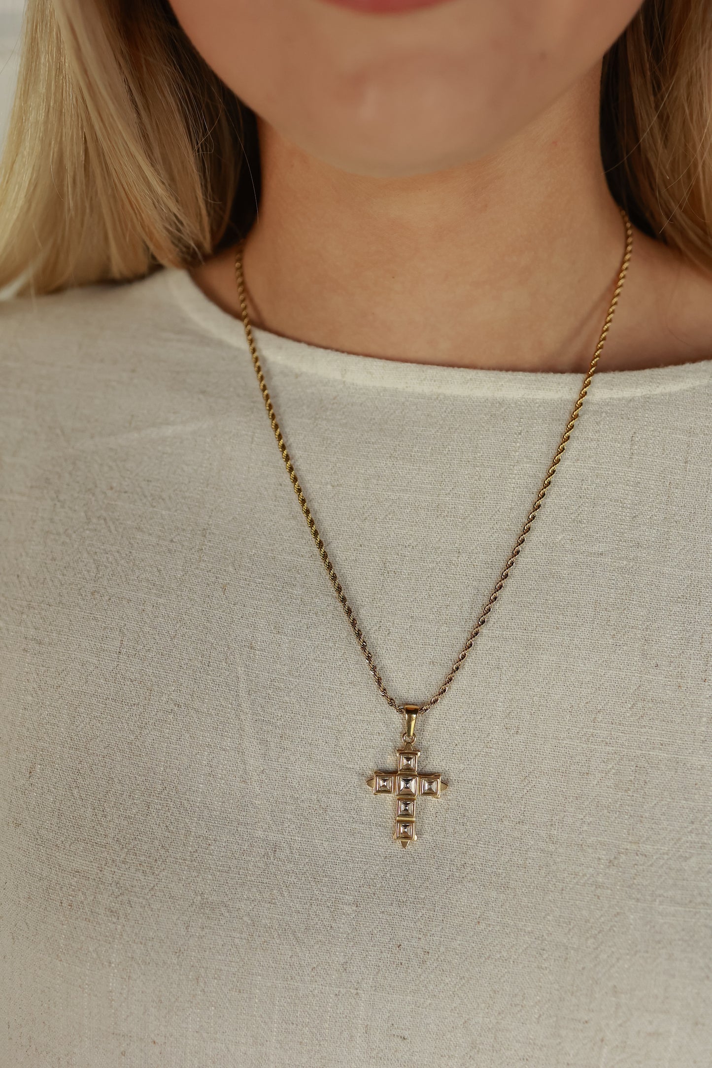 THE FAITHFUL CROSS NECKLACE