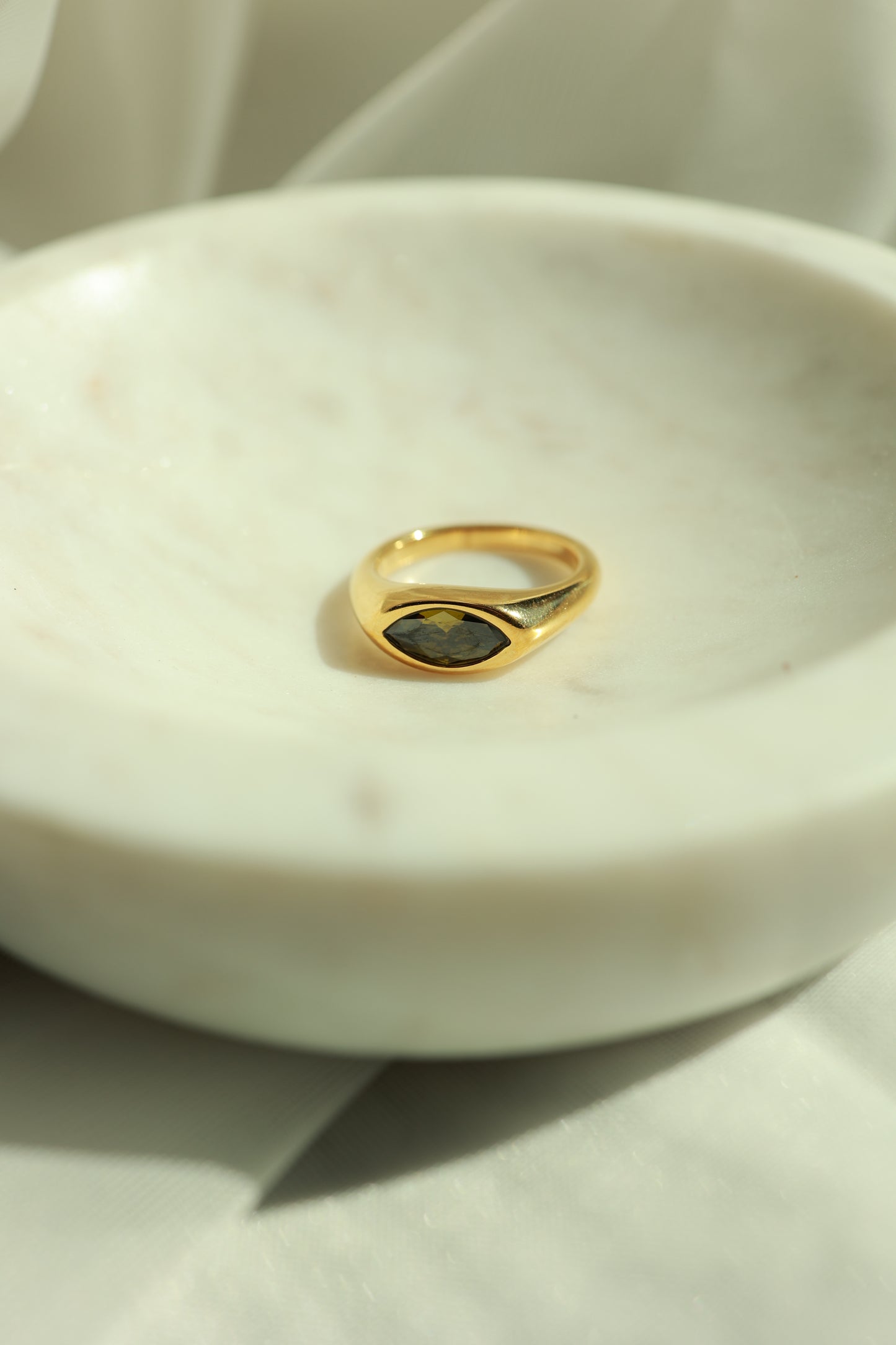 THE EYELET RING | EMERALD