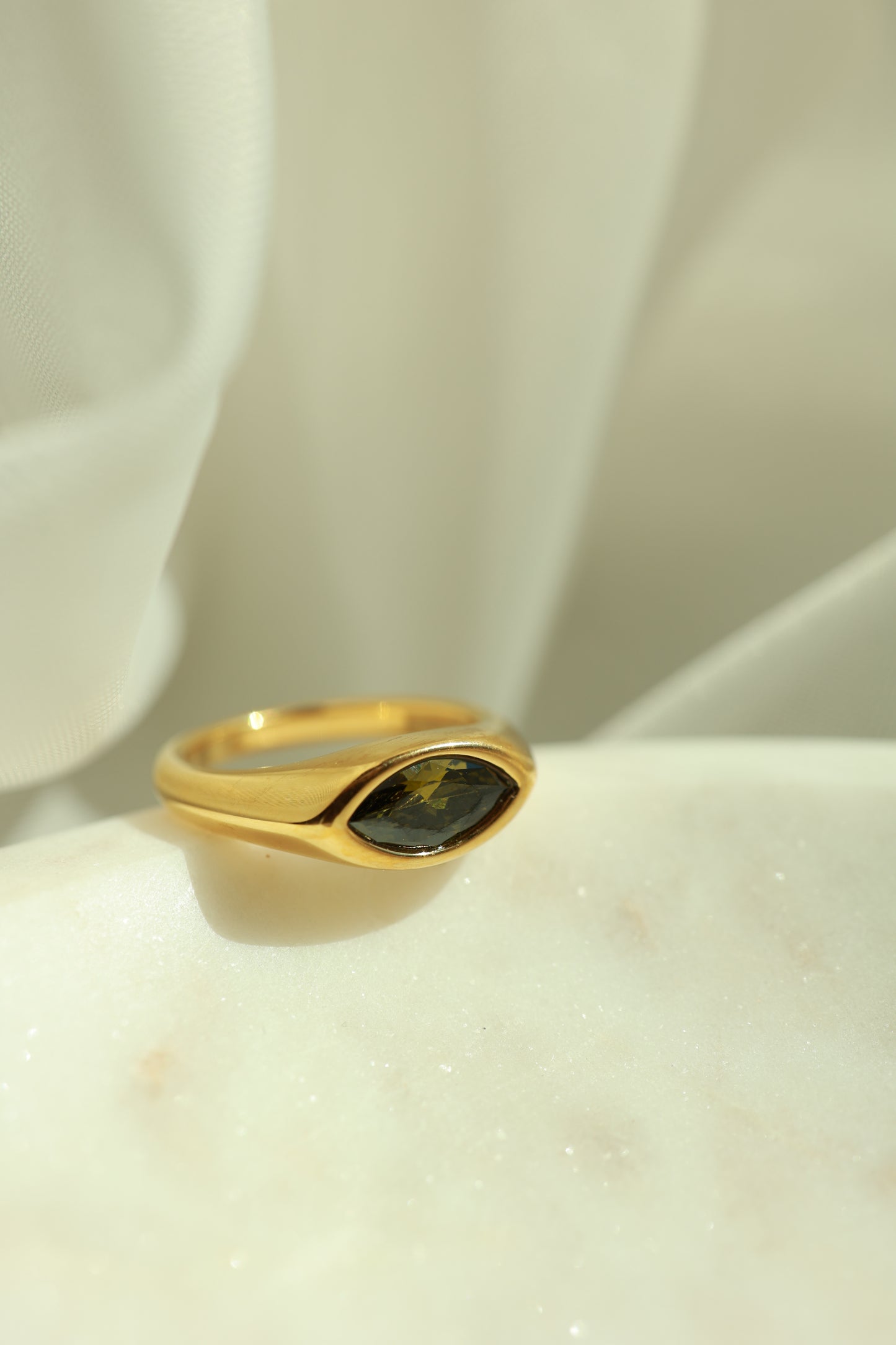 THE EYELET RING | EMERALD