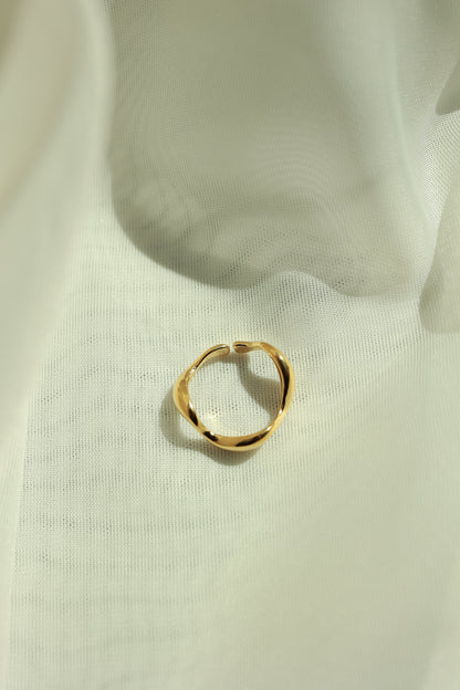 THE WAVY RING
