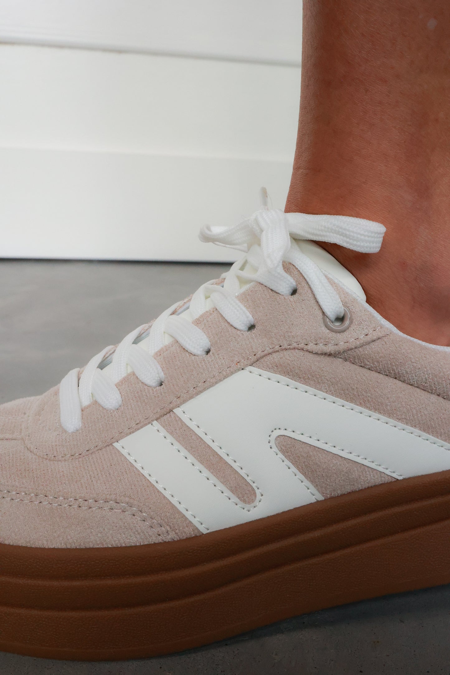 THE IT SNEAKER IN BEIGE + WHITE