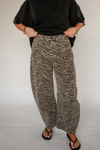 RUN WILD ZEBRA BARREL JEANS
