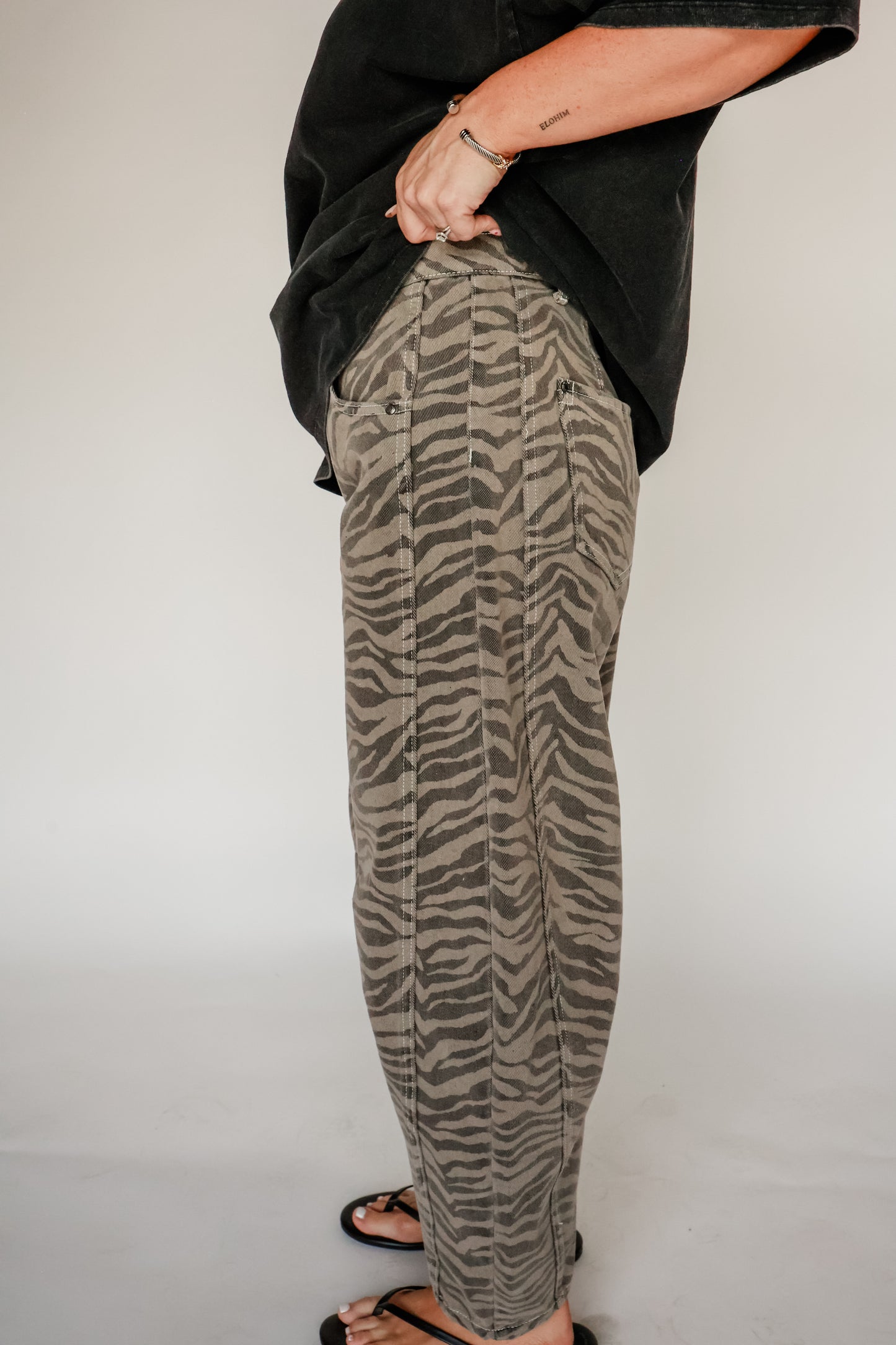 RUN WILD ZEBRA BARREL JEANS