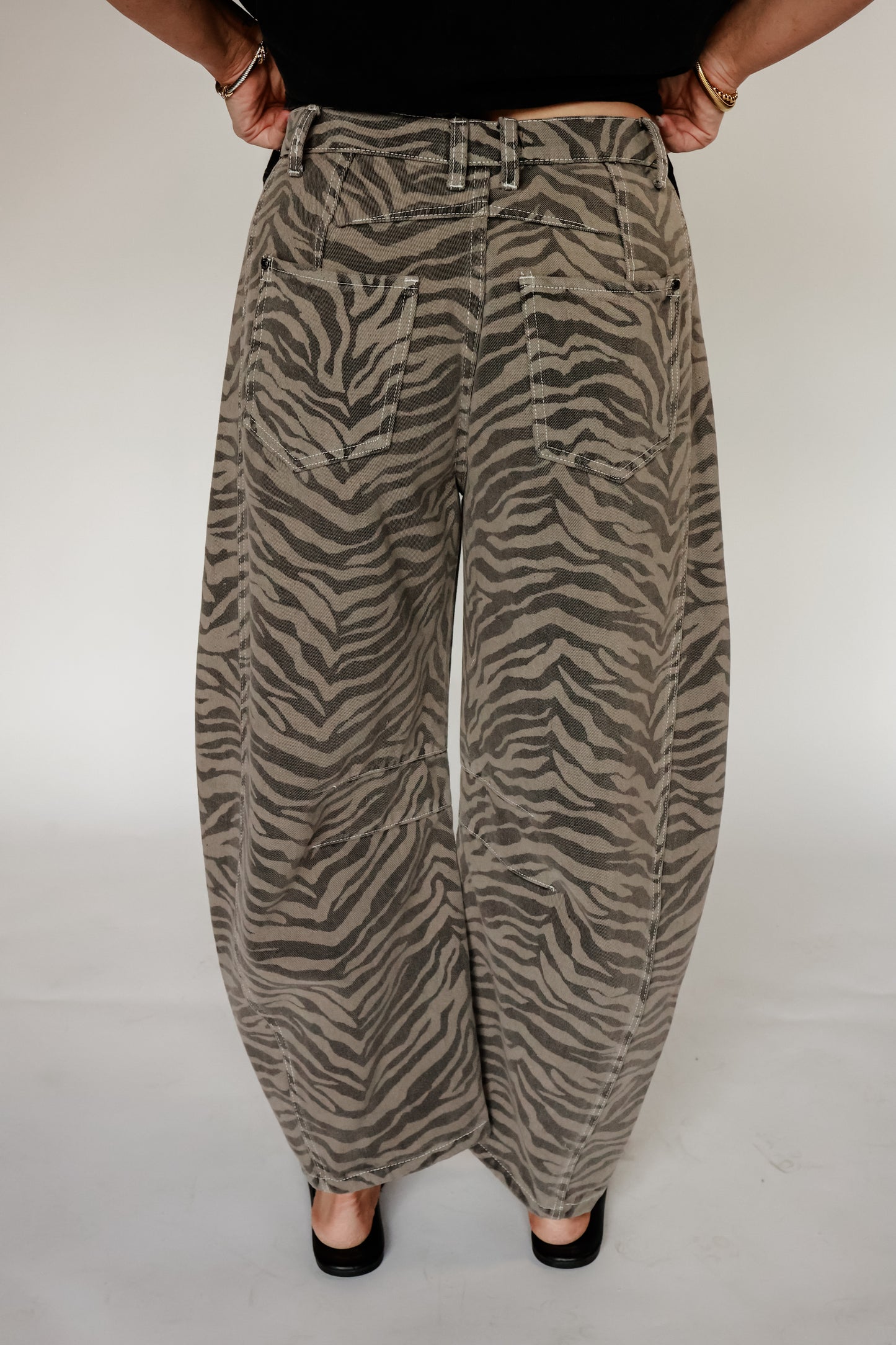 RUN WILD ZEBRA BARREL JEANS