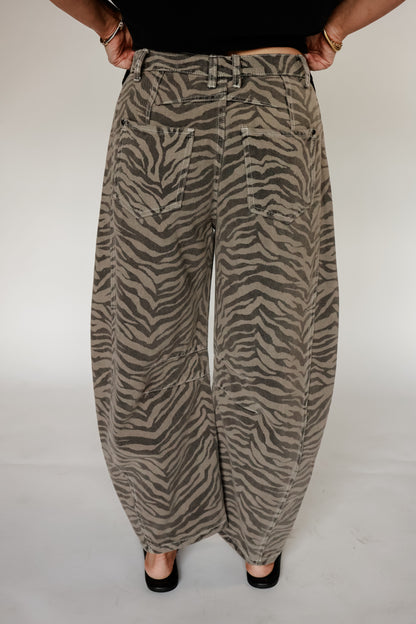 RUN WILD ZEBRA BARREL JEANS