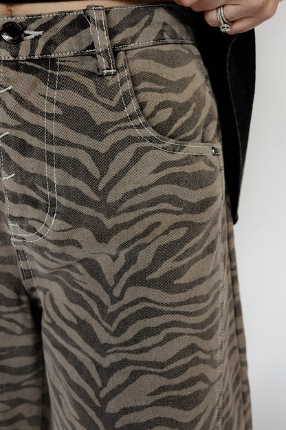 RUN WILD ZEBRA BARREL JEANS