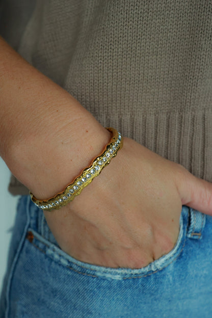 THE TEXTURED CUFF