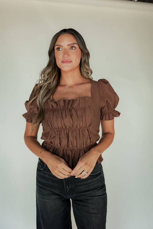 THE SMOCKED TOP IN BROWN