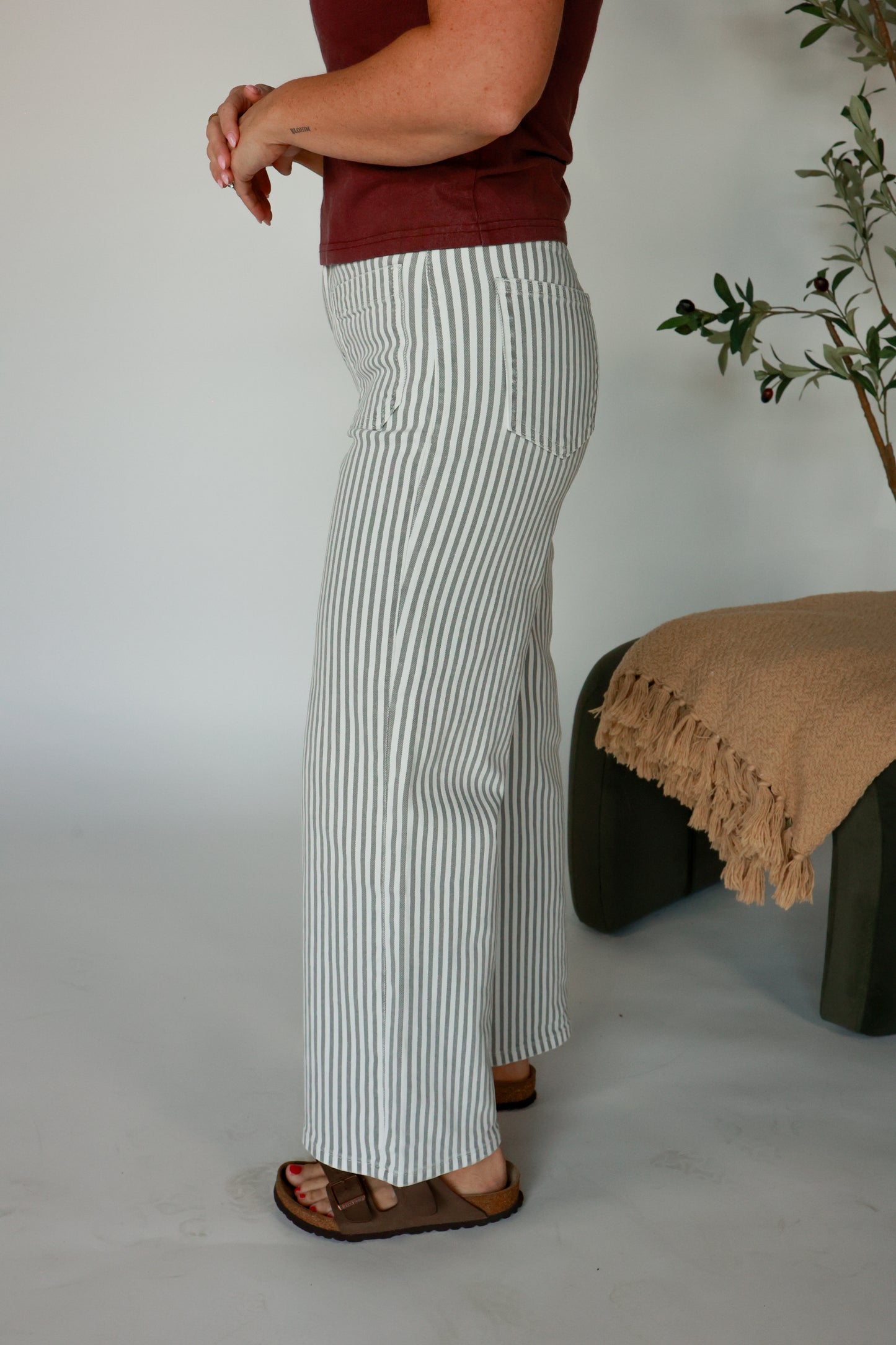 THE WASHED STRIPED DENIM