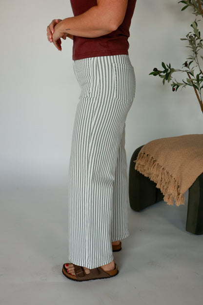 THE WASHED STRIPED DENIM