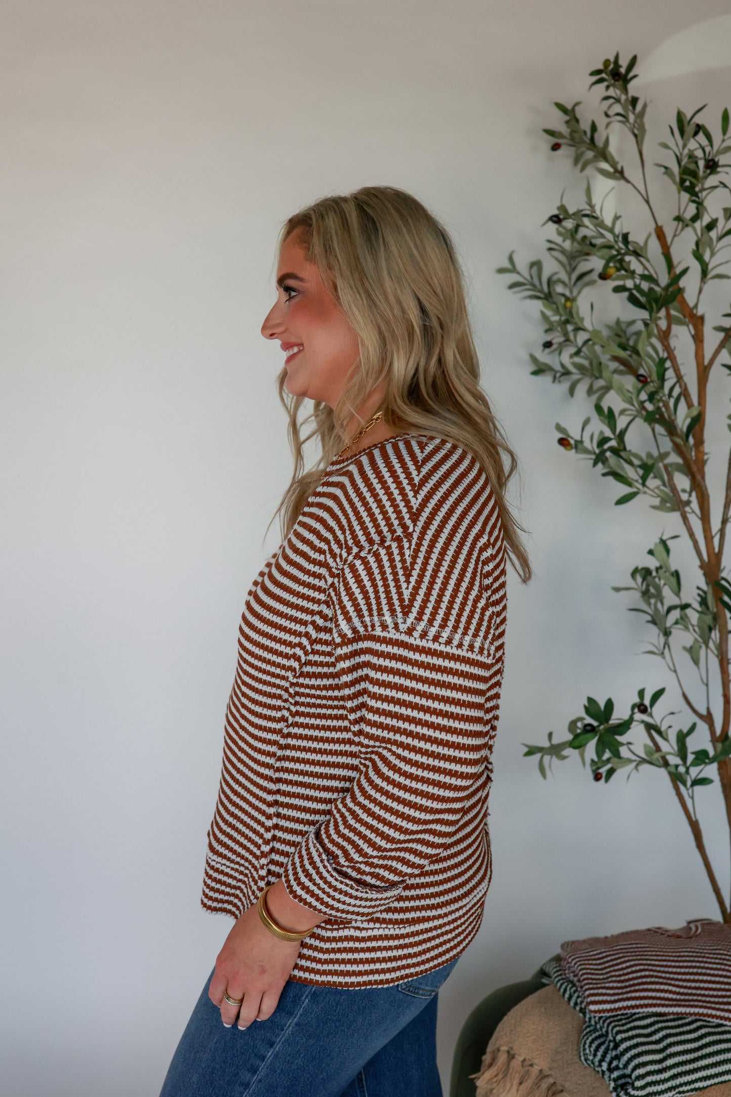 THE MOCHA GROVE STRIPE TOP