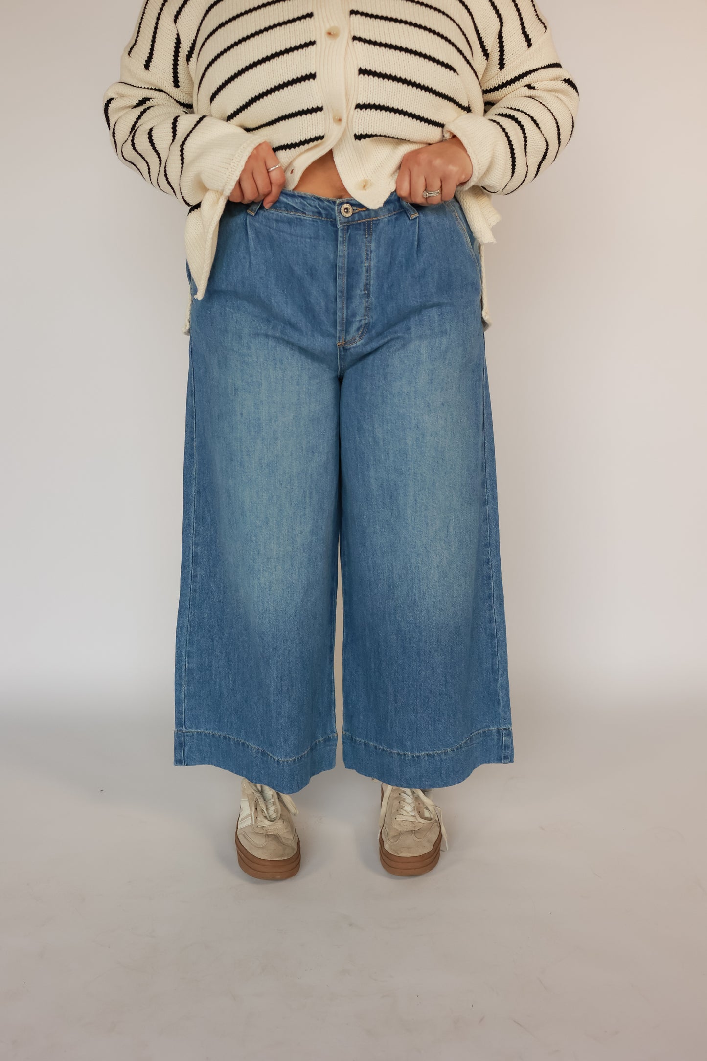 THE CROPPED WIDE LEG DENIM