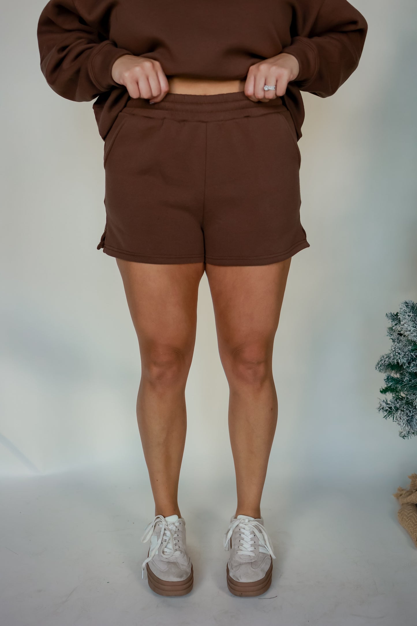 THE PULLOVER SHORT SET IN BROWN