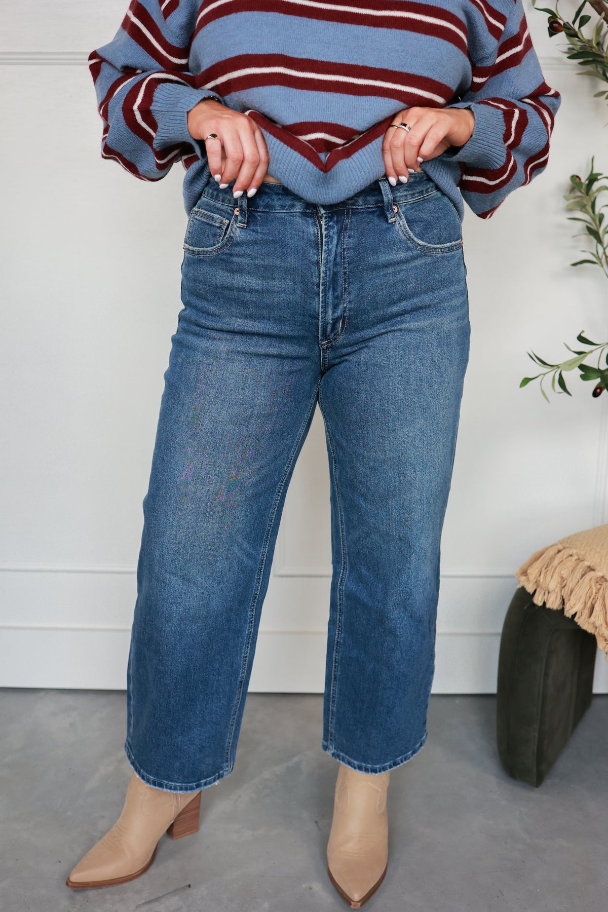 THE EASY STRAIGHT JEANS
