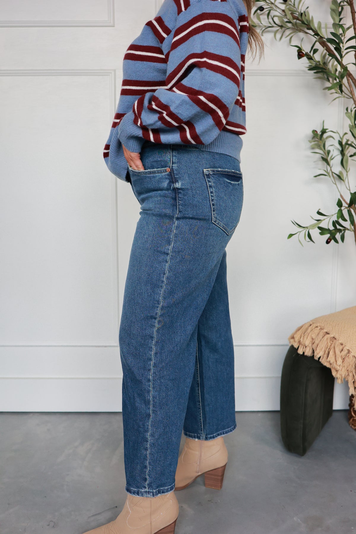 THE EASY STRAIGHT JEANS
