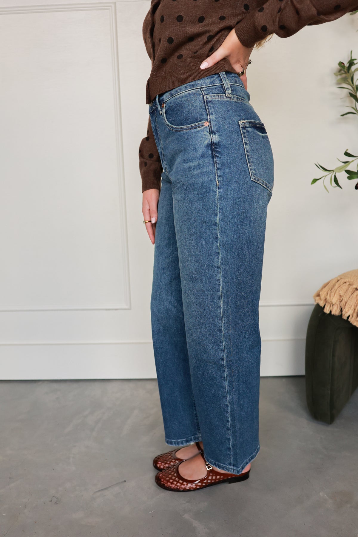 THE EASY STRAIGHT JEANS