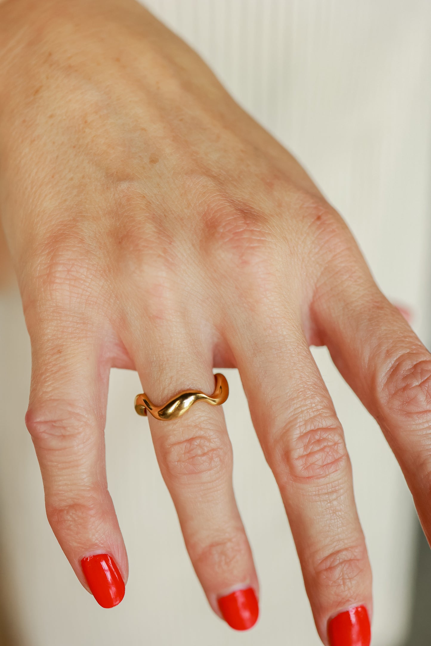 THE WAVY RING