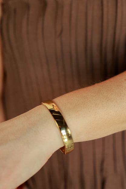 THE GOLD STAPLE BRACELET