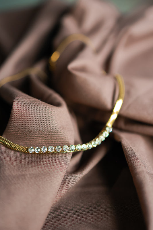 THE RADIANT ARC NECKLACE