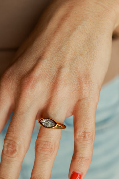 THE EYELET RING | CRYSTAL