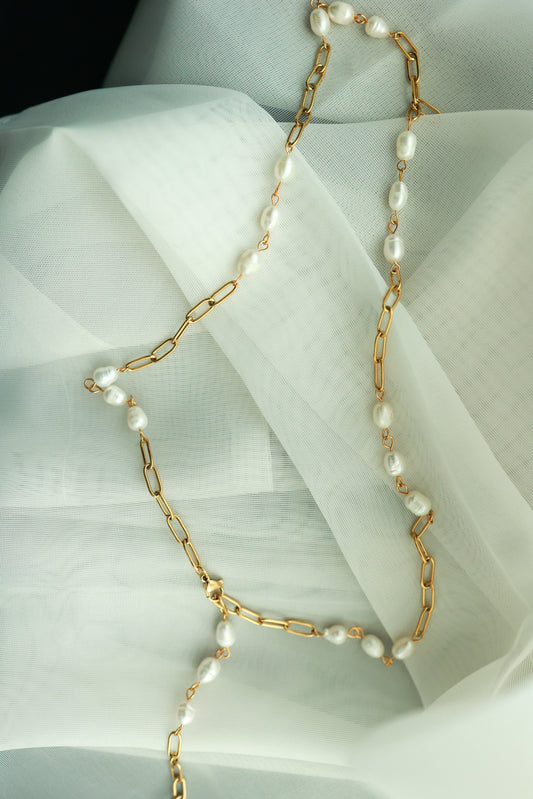 THE LUMINOUS PEARL NECKLACE