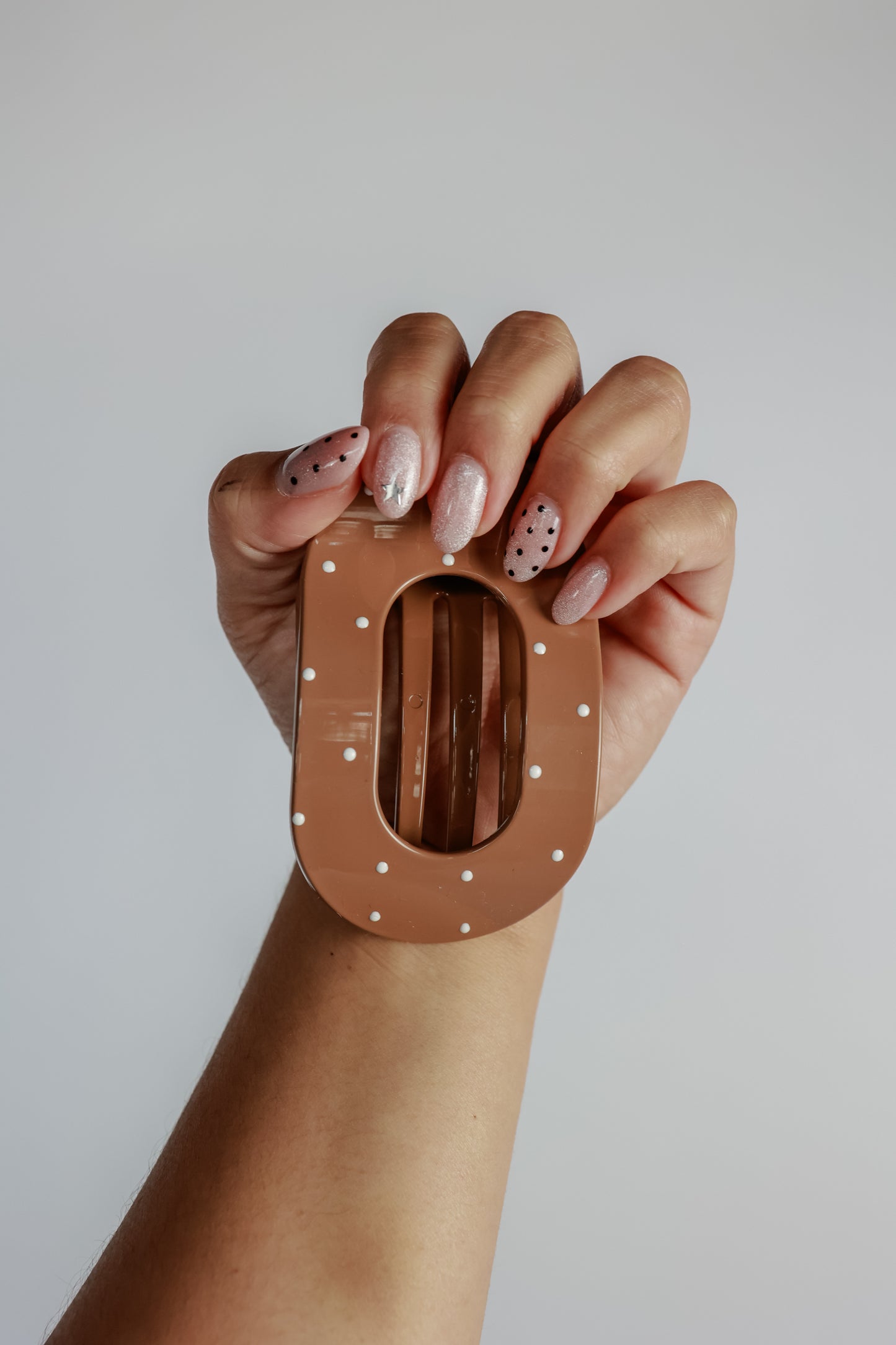 JUMBO LAY FLAT CLAW CLIP | TAUPE POLKA DOTS