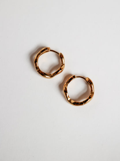 THE WAVY HOOP