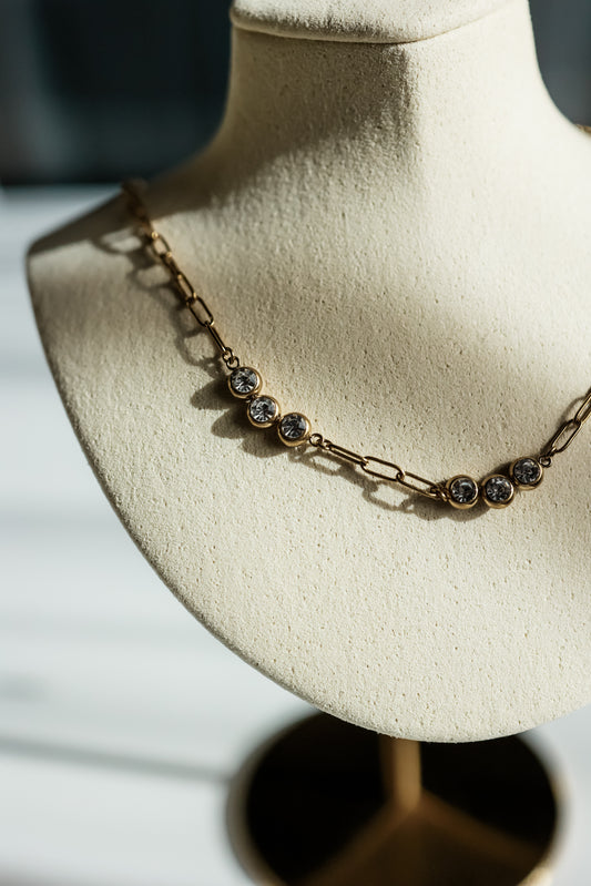 THE ROE NECKLACE