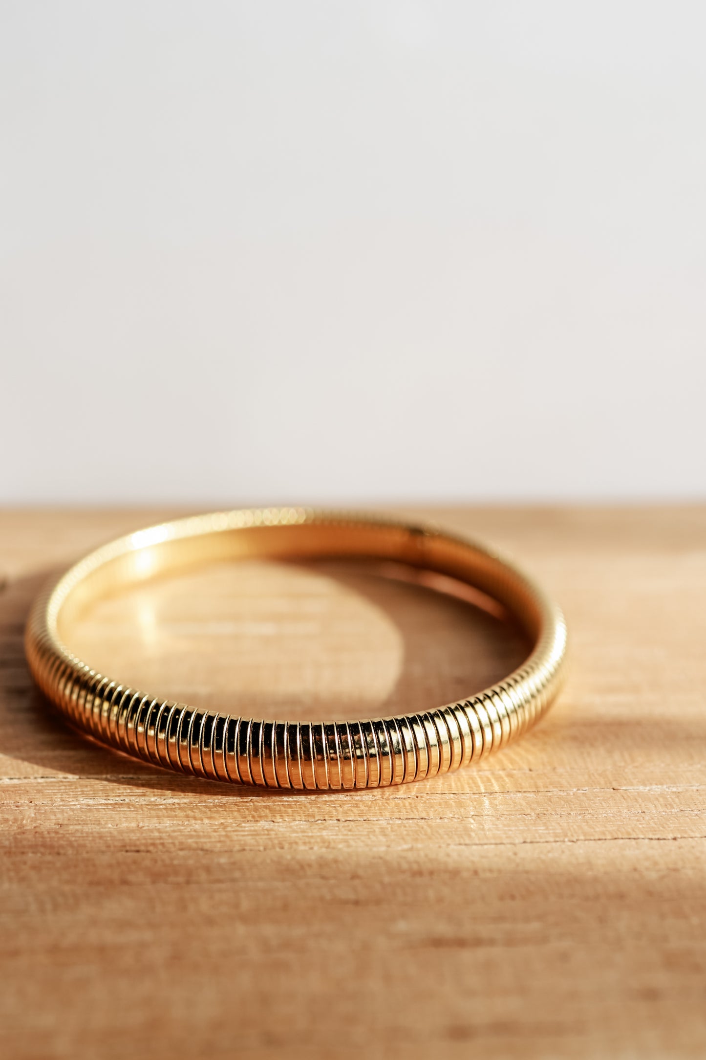 THE RIBBED BANGLE | SMALL