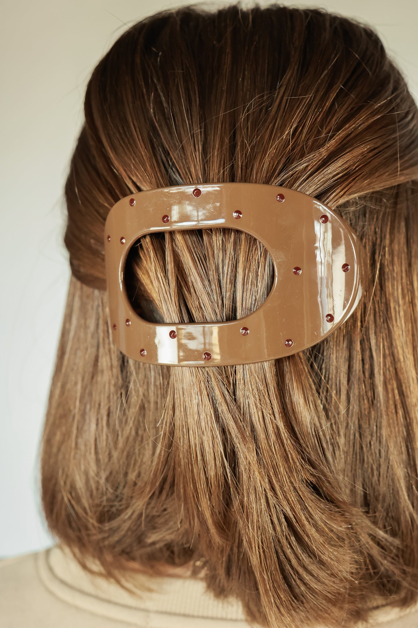 JUMBO FLAT LAY CLAW CLIP | MOCHA