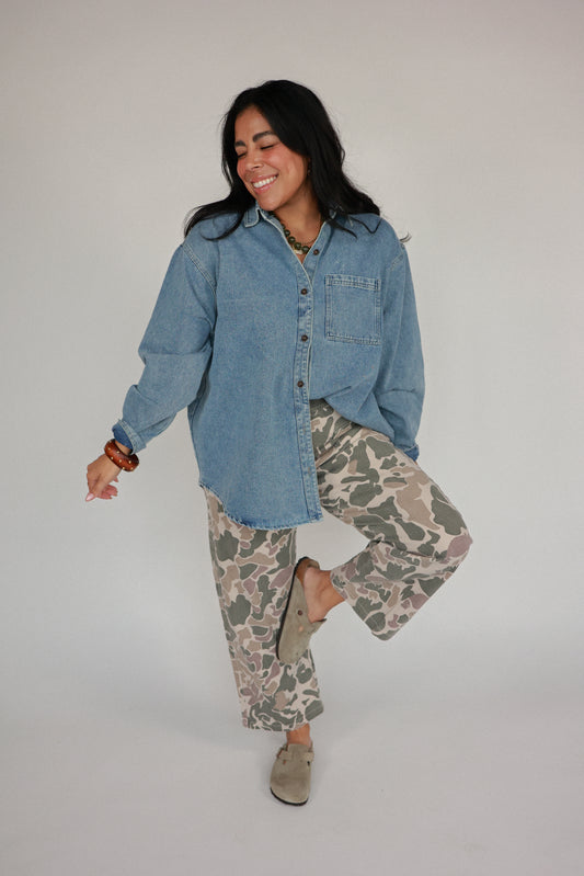 THE DENIM ESSENTIAL JACKET