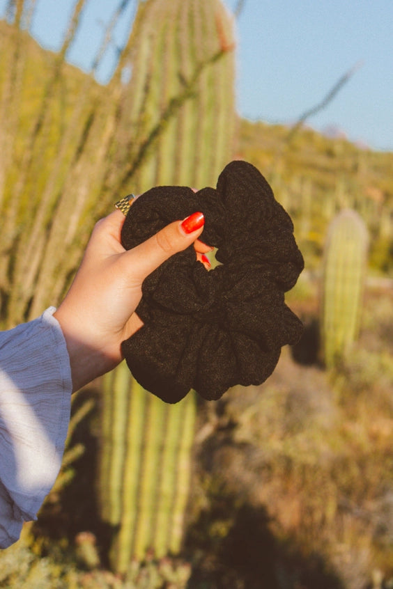 BLACK WAFFLE KNIT JUMBO SCRUNCHIE